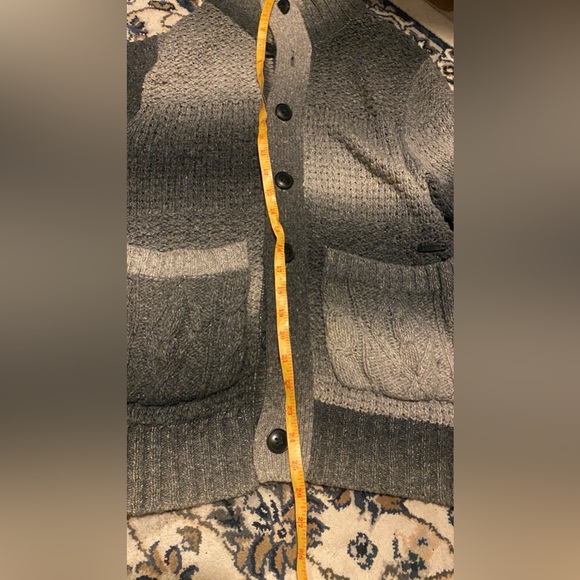 Guess sweater mens fits like M on tag is xs - Picture 5 of 10